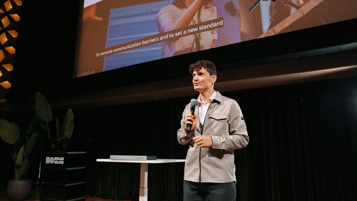 Jari Hazelebach co founder and CEO of Speaksee and Soundshape post