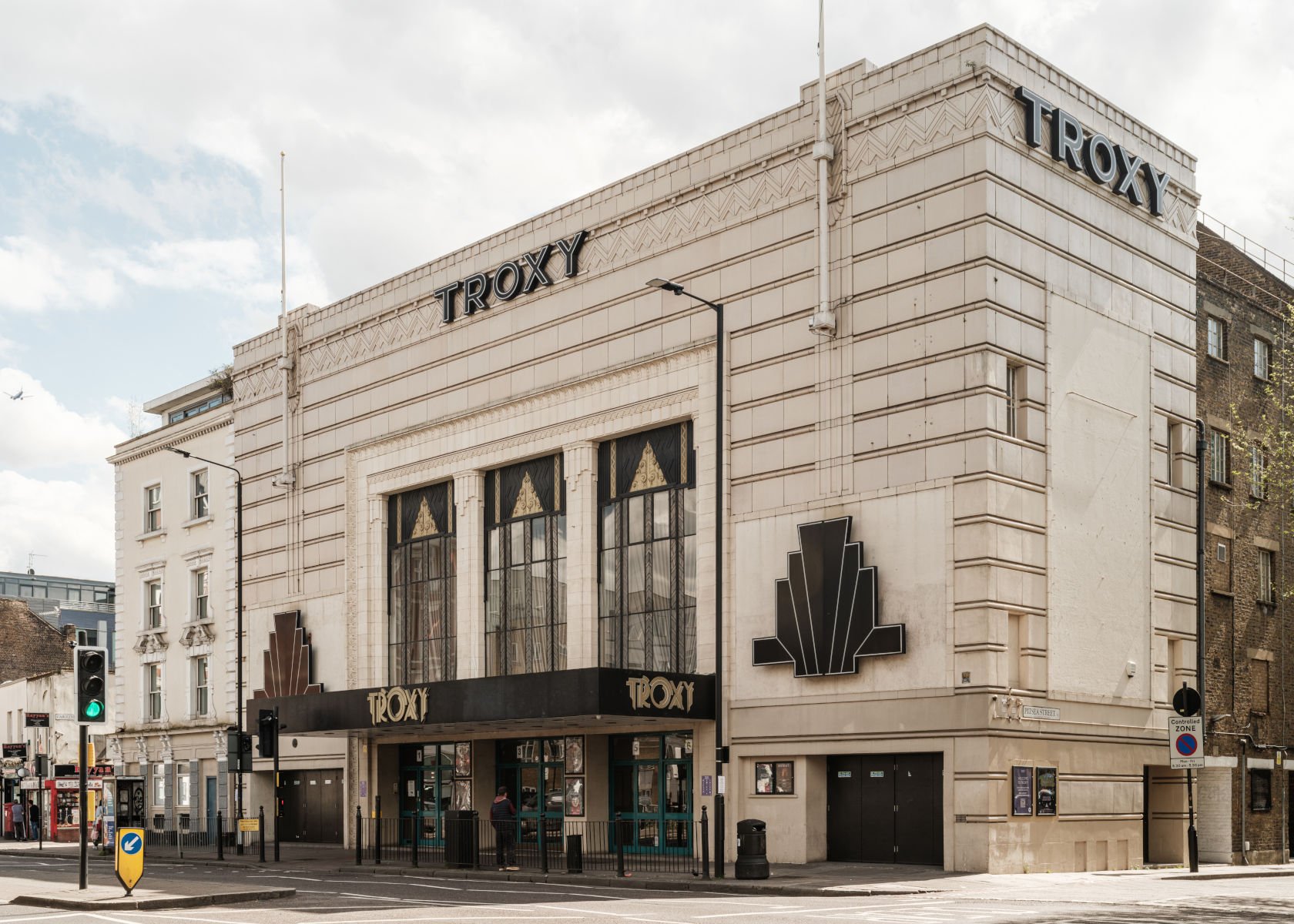 Troxy Fullres Fred Howarth 02