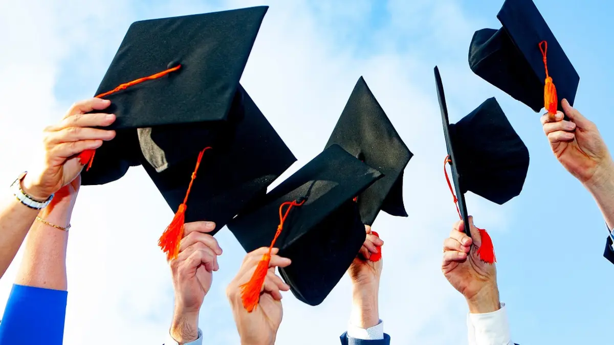 graduation cermony caps post